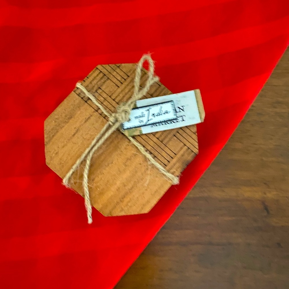 Wood pattern coaster set, NWT